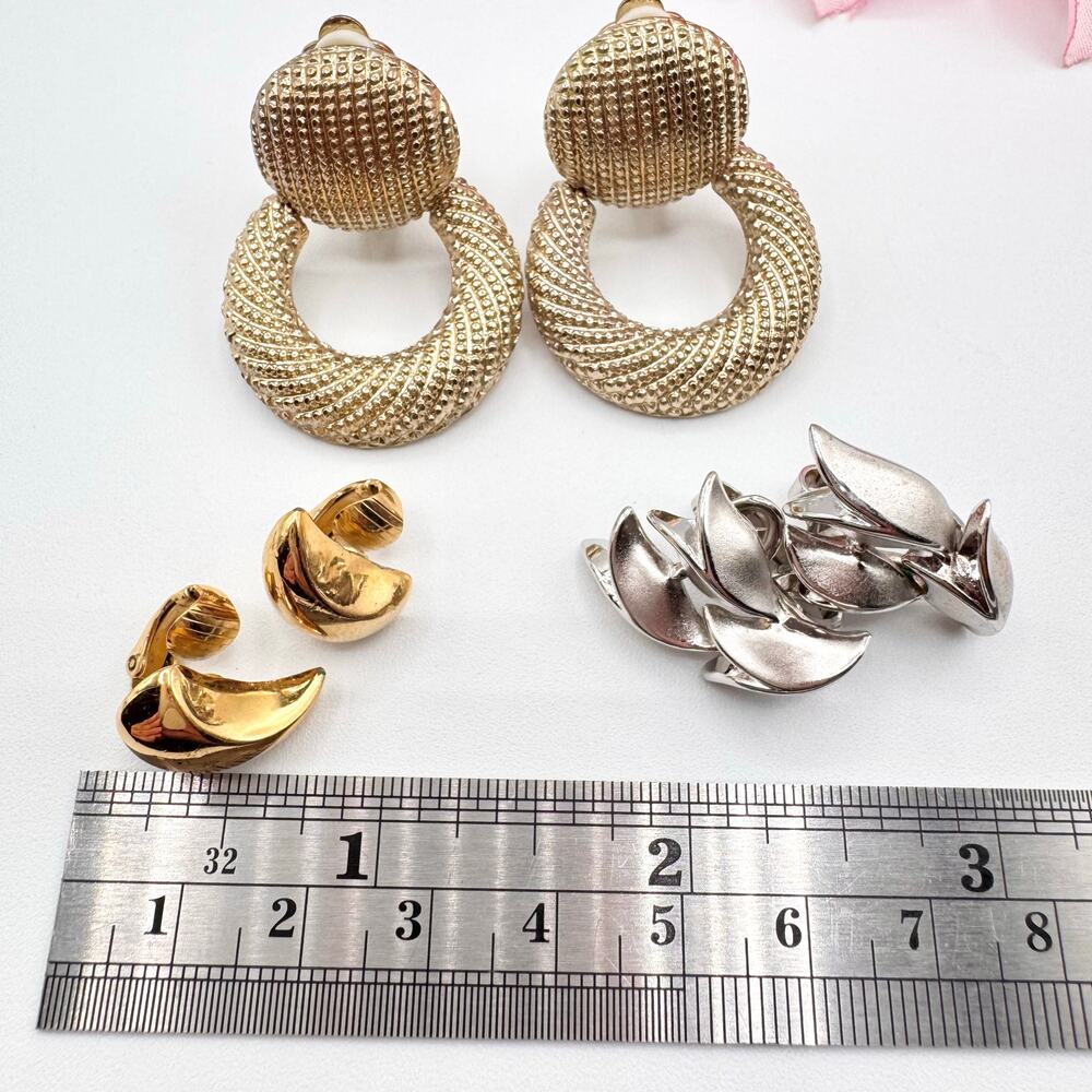 Vintage 3 Pair Clip On Earring Lot Includes Trifari & Unsigned Door Knocker - Picture 13 of 13